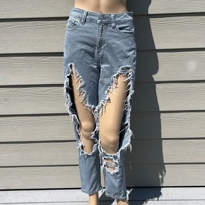 AMERICAN EAGLE | Extra Distressed Mom Jeans